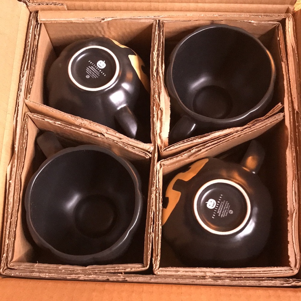 Pottery Barn Black Jack O'Lantern Pumpkin Stoneware Mugs - Set of 4 🎃 - Picture 11 of 16